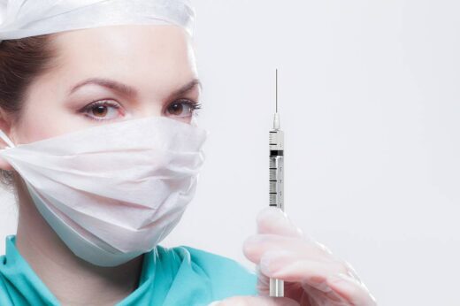 ¿Por qué duele el brazo después de recibir la vacuna COVID-19?
